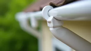 Co ile haki do rynny PCV