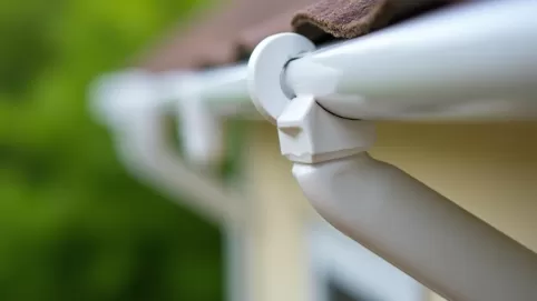 Co ile haki do rynny PCV