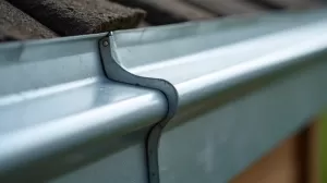 Jak łączyć rynny ocynkowane